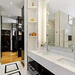 Spectacular 3br Luxury - Arc De Triomphe, 264m2 アパート